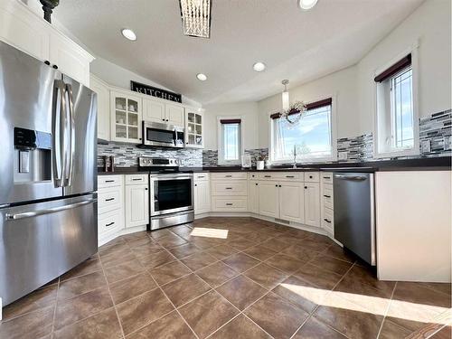 2505 10 Avenue, Wainwright, AB - Indoor Photo Showing Kitchen With Stainless Steel Kitchen With Upgraded Kitchen