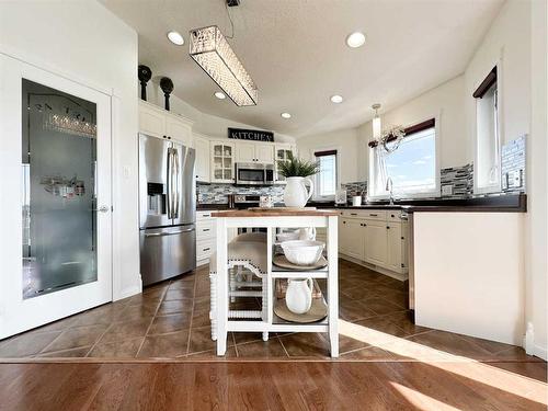 2505 10 Avenue, Wainwright, AB - Indoor Photo Showing Kitchen