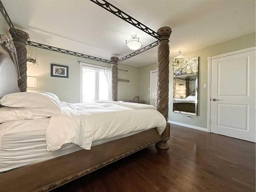 2505 10 Avenue, Wainwright, AB - Indoor Photo Showing Bedroom