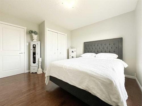 2505 10 Avenue, Wainwright, AB - Indoor Photo Showing Bedroom