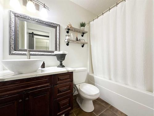 2505 10 Avenue, Wainwright, AB - Indoor Photo Showing Bathroom