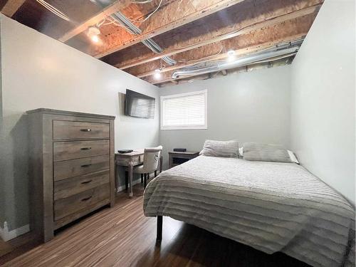 2505 10 Avenue, Wainwright, AB - Indoor Photo Showing Bedroom