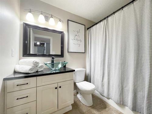 2505 10 Avenue, Wainwright, AB - Indoor Photo Showing Bathroom