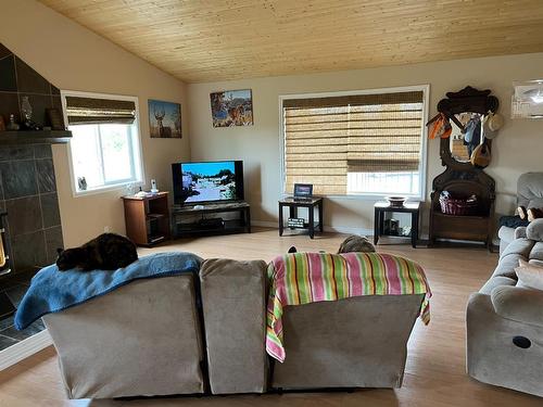 512002 Rr 60, Rural Vermilion River, County Of, AB - Indoor Photo Showing Living Room
