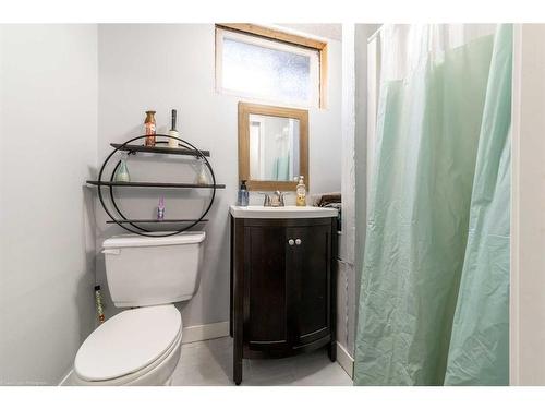 5407 45 Street, Lloydminster, AB - Indoor Photo Showing Bathroom