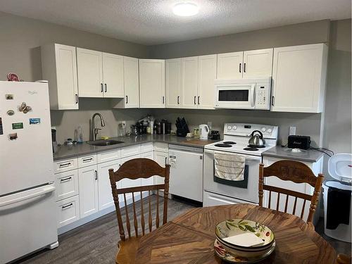 105 3 Avenue East, Paynton, SK - Indoor Photo Showing Kitchen