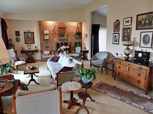 4809 Riverside Drive, Vermilion, AB - Indoor Photo Showing Living Room