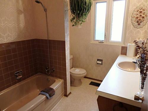 4809 Riverside Drive, Vermilion, AB - Indoor Photo Showing Bathroom