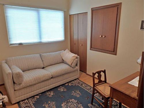 4809 Riverside Drive, Vermilion, AB - Indoor Photo Showing Other Room