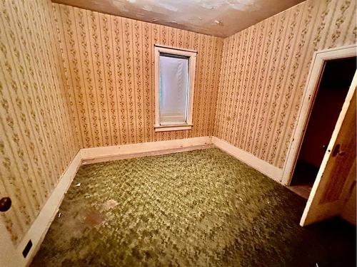 1122 3 Avenue, Wainwright, AB - Indoor Photo Showing Other Room