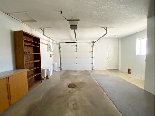 936 15 Street, Wainwright, AB - Indoor Photo Showing Garage