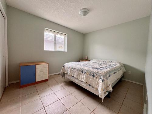 936 15 Street, Wainwright, AB - Indoor Photo Showing Bedroom