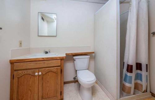 107 2Nd Street, Lashburn, SK - Indoor Photo Showing Bathroom