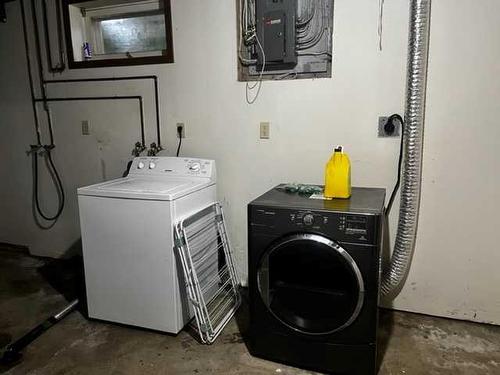 107 2Nd Street, Lashburn, SK - Indoor Photo Showing Laundry Room