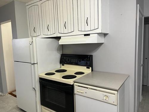 301 3 Street North, Marwayne, AB - Indoor Photo Showing Kitchen
