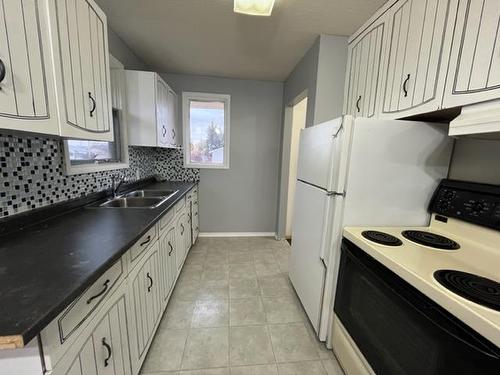 301 3 Street North, Marwayne, AB - Indoor Photo Showing Kitchen With Double Sink