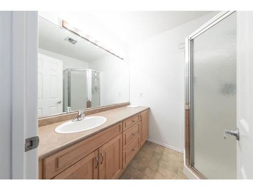 3309 62 Avenue, Lloydminster, AB - Indoor Photo Showing Bathroom