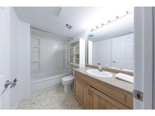 3309 62 Avenue, Lloydminster, AB - Indoor Photo Showing Bathroom