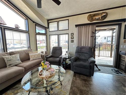 1201 Oak Avenue, Lac Des Iles, SK - Indoor Photo Showing Living Room