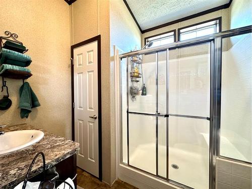 1201 Oak Avenue, Lac Des Iles, SK - Indoor Photo Showing Bathroom
