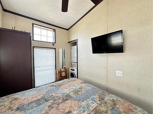 1201 Oak Avenue, Lac Des Iles, SK - Indoor Photo Showing Bedroom