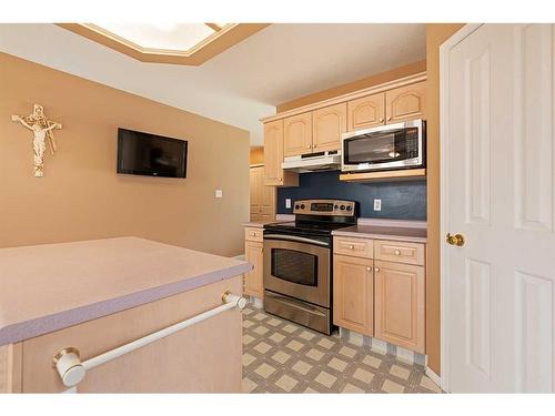 5906 41 Street, Lloydminster, AB - Indoor Photo Showing Kitchen