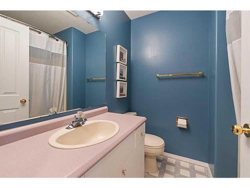 5906 41 Street, Lloydminster, AB - Indoor Photo Showing Bathroom