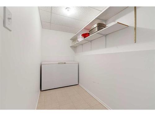 5906 41 Street, Lloydminster, AB - Indoor Photo Showing Laundry Room