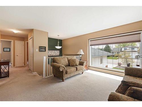 5906 41 Street, Lloydminster, AB - Indoor Photo Showing Living Room