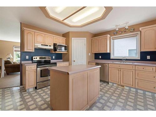 5906 41 Street, Lloydminster, AB - Indoor Photo Showing Kitchen With Double Sink