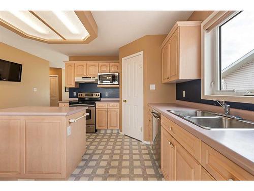 5906 41 Street, Lloydminster, AB - Indoor Photo Showing Kitchen With Double Sink