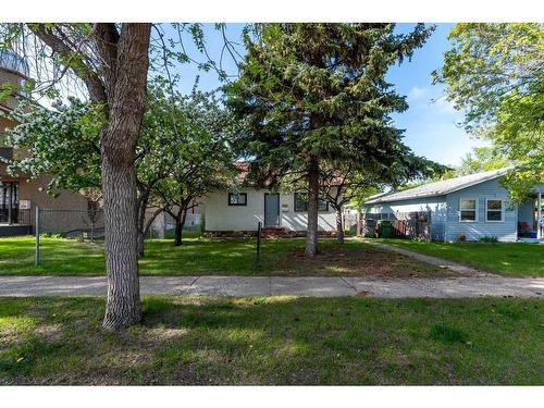 5116 54A Street, Lloydminster, AB - Outdoor