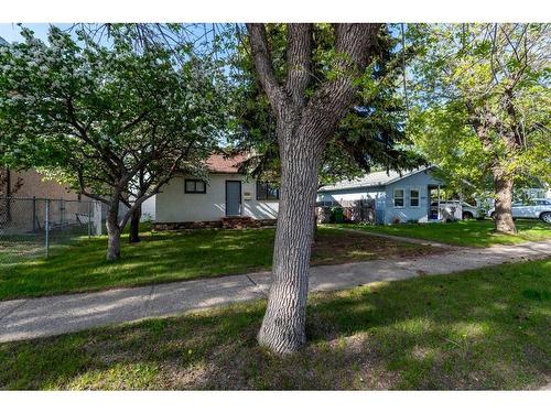 5116 54A Street, Lloydminster, AB - Outdoor