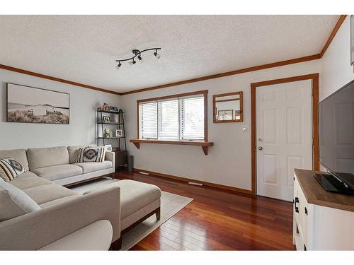 5116 54A Street, Lloydminster, AB - Indoor Photo Showing Living Room