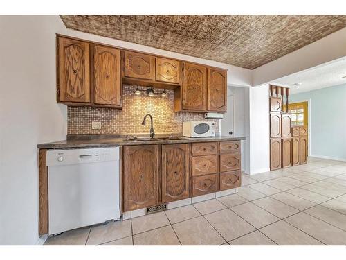 5516 47 Street, Lloydminster, AB - Indoor Photo Showing Kitchen