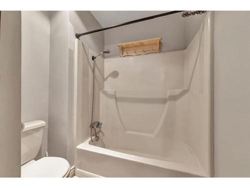 5516 47 Street, Lloydminster, AB - Indoor Photo Showing Bathroom