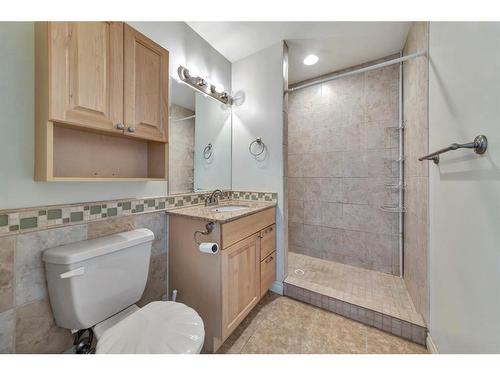 5516 47 Street, Lloydminster, AB - Indoor Photo Showing Bathroom