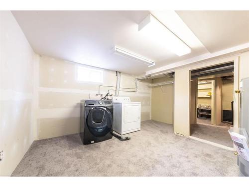 5516 47 Street, Lloydminster, AB - Indoor Photo Showing Laundry Room