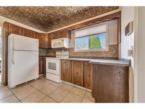 5516 47 Street, Lloydminster, AB - Indoor Photo Showing Kitchen