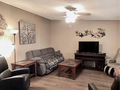 4604 52 Ave., Mannville, AB - Indoor Photo Showing Living Room