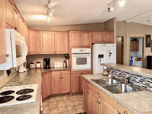 4604 52 Ave., Mannville, AB - Indoor Photo Showing Kitchen With Double Sink
