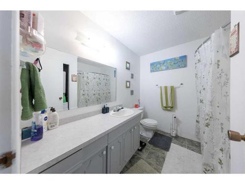 5607 43 Street, Lloydminster, AB - Indoor Photo Showing Bathroom