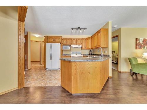 5107 26A Street Close, Lloydminster, AB - Indoor Photo Showing Kitchen With Double Sink