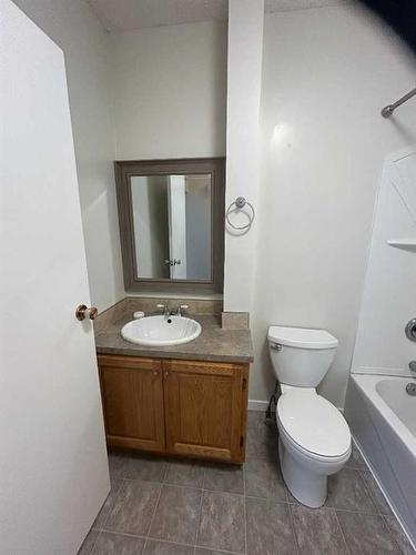 4502 50 Street, Myrnam, AB - Indoor Photo Showing Bathroom