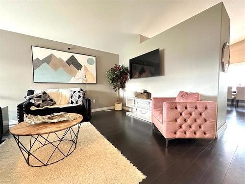 1806 63 Avenue, Lloydminster, AB - Indoor Photo Showing Living Room