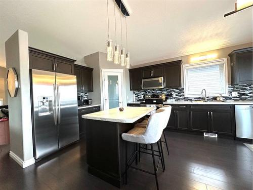 1806 63 Avenue, Lloydminster, AB - Indoor Photo Showing Kitchen With Upgraded Kitchen