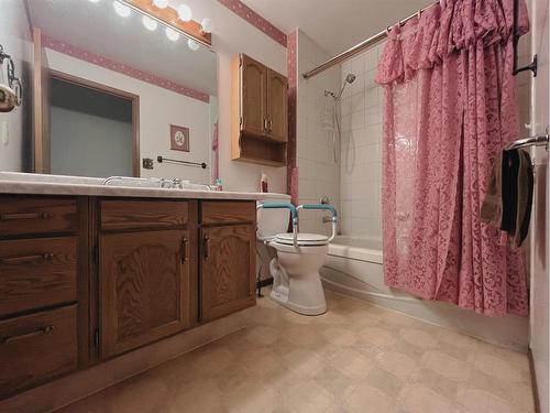 1953 5A Avenue, Wainwright, AB - Indoor Photo Showing Bathroom