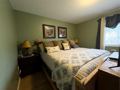 1022 11 Avenue, Wainwright, AB - Indoor Photo Showing Bedroom