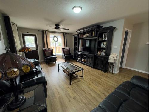 1022 11 Avenue, Wainwright, AB - Indoor Photo Showing Living Room