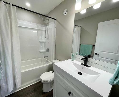 1102 9 Avenue, Wainwright, AB - Indoor Photo Showing Bathroom